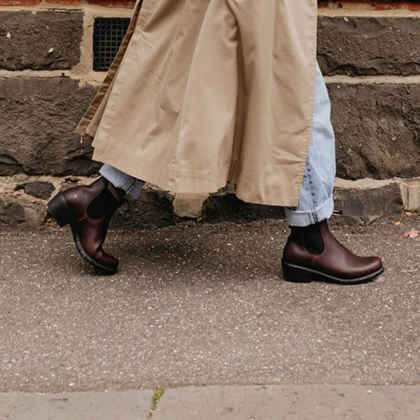 Blundstones with heel best sale